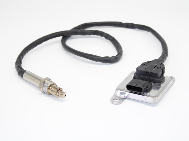 NOx sensor A1038611 Mercedes-Benz 12V | A 000 905 86 11 | Passenger car | Original quality